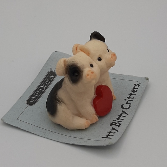 Vintage Miniature Pig Couple Itty Bitty Critters United Design 1997 1.5" Tall - Picture 2 of 6